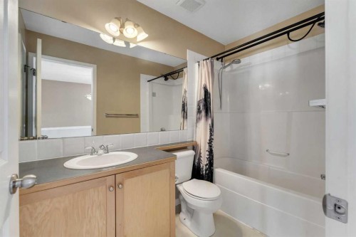 440 Prestwick Circle Se, Calgary, AB - Indoor Photo Showing Bathroom