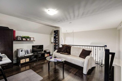 402-1730 5A Street Sw, Calgary, AB - Indoor Photo Showing Living Room