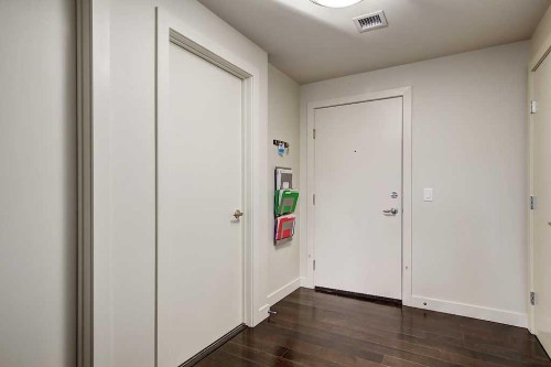 402-1730 5A Street Sw, Calgary, AB - Indoor Photo Showing Other Room