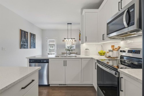 144 Legacy Point Se, Calgary, AB - Indoor Photo Showing Kitchen