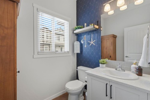 144 Legacy Point Se, Calgary, AB - Indoor Photo Showing Bathroom