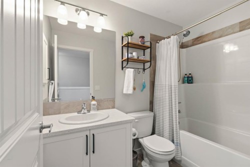 144 Legacy Point Se, Calgary, AB - Indoor Photo Showing Bathroom