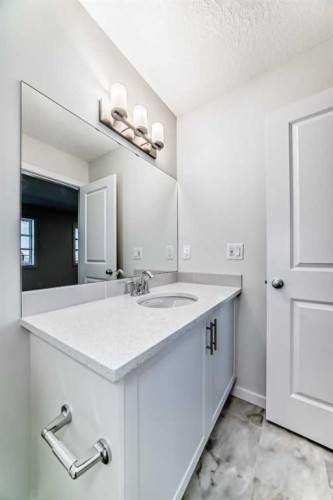 138 Lanark Gate Se, Airdrie, AB - Indoor Photo Showing Bathroom