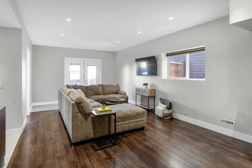 60 Auburn Glen Green Se, Calgary, AB - Indoor Photo Showing Living Room