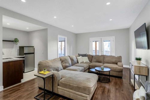 60 Auburn Glen Green Se, Calgary, AB - Indoor Photo Showing Living Room