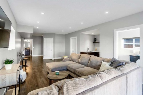 60 Auburn Glen Green Se, Calgary, AB - Indoor Photo Showing Living Room