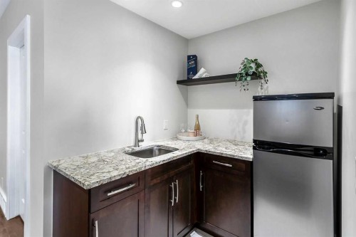 60 Auburn Glen Green Se, Calgary, AB - Indoor Photo Showing Kitchen