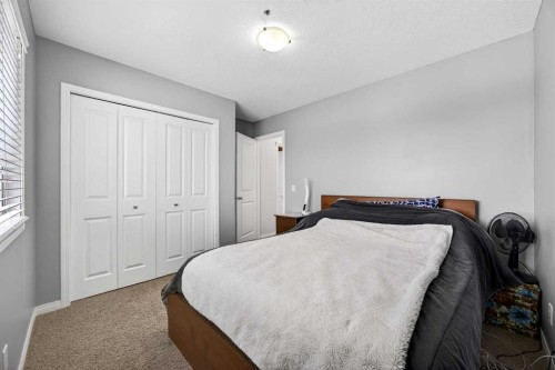 46 Heritage Landing, Cochrane, AB - Indoor Photo Showing Bedroom