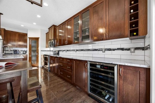 46 Heritage Landing, Cochrane, AB - Indoor Photo Showing Kitchen