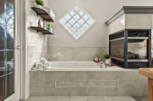 93 Cranwell Place Se, Calgary, AB - Indoor Photo Showing Bathroom