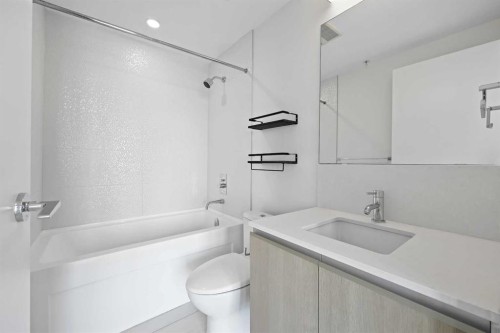 2702-1122 3 Street Se, Calgary, AB - Indoor Photo Showing Bathroom