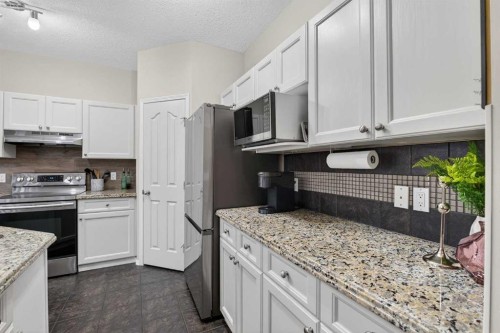 133 Cimarron Drive, Okotoks, AB - Indoor Photo Showing Kitchen