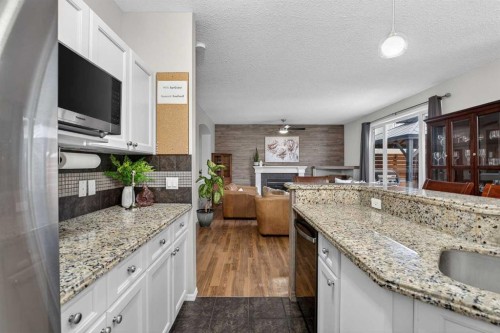 133 Cimarron Drive, Okotoks, AB - Indoor Photo Showing Kitchen