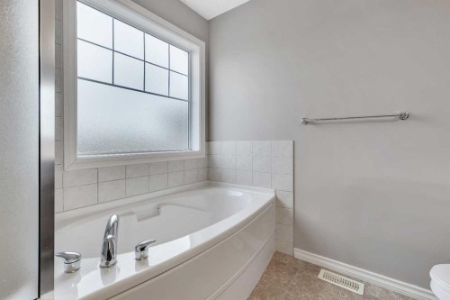 161 Silverado Range Cove Sw, Calgary, AB - Indoor Photo Showing Bathroom