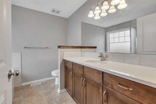 161 Silverado Range Cove Sw, Calgary, AB - Indoor Photo Showing Bathroom