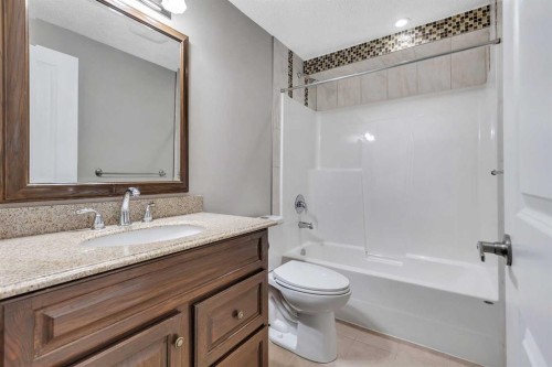 161 Silverado Range Cove Sw, Calgary, AB - Indoor Photo Showing Bathroom