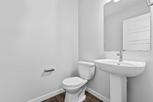 120-1750 Rangeview Drive Se, Calgary, AB - Indoor Photo Showing Bathroom