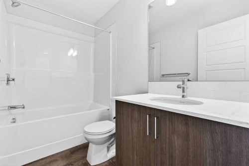 120-1750 Rangeview Drive Se, Calgary, AB - Indoor Photo Showing Bathroom