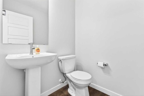 117-1750 Rangeview Drive Se, Calgary, AB - Indoor Photo Showing Bathroom