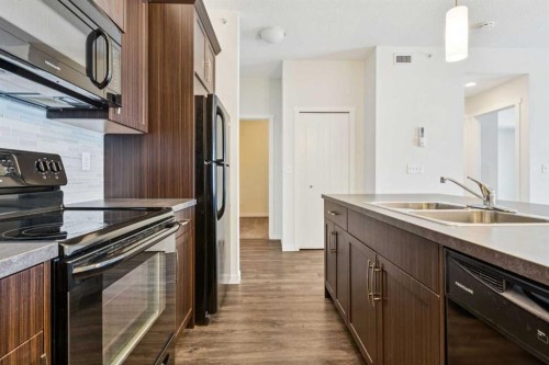 9312-101 Sunset Drive, Cochrane, AB - Indoor Photo Showing Kitchen With Double Sink