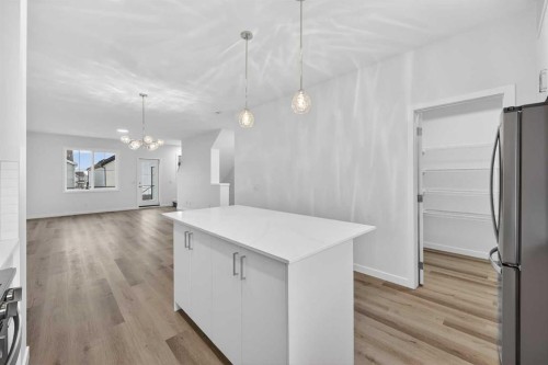 127-1750 Rangeview Drive Se, Calgary, AB - Indoor Photo Showing Kitchen