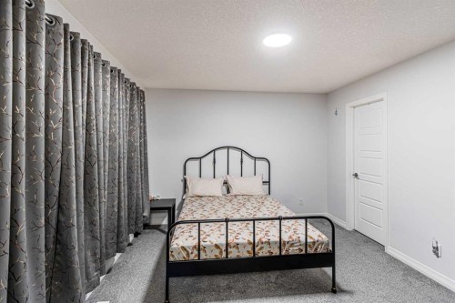 51 Corner Meadows Villas Ne, Calgary, AB - Indoor Photo Showing Bedroom