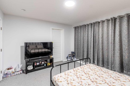 51 Corner Meadows Villas Ne, Calgary, AB - Indoor Photo Showing Bedroom