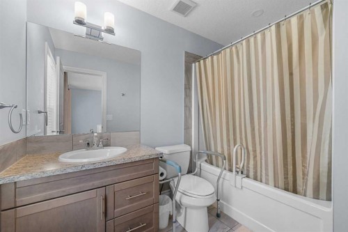 15 Sherwood Square Nw, Calgary, AB - Indoor Photo Showing Bathroom