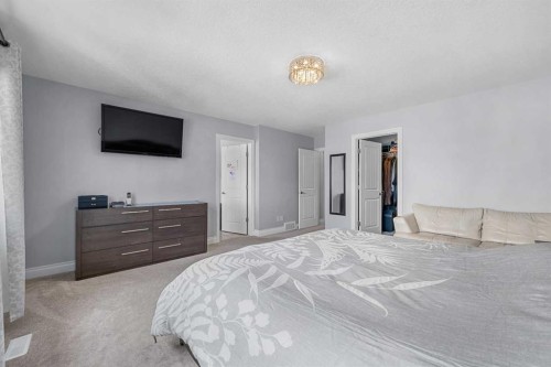 15 Sherwood Square Nw, Calgary, AB - Indoor Photo Showing Bedroom