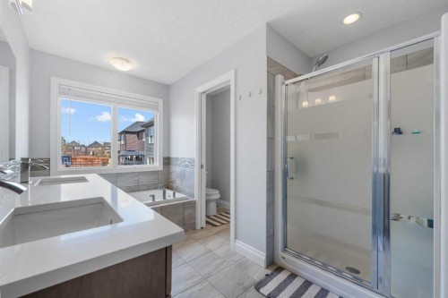 15 Sherwood Square Nw, Calgary, AB - Indoor Photo Showing Bathroom