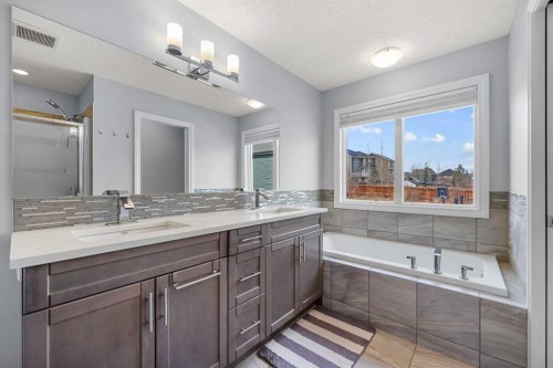 15 Sherwood Square Nw, Calgary, AB - Indoor Photo Showing Bathroom
