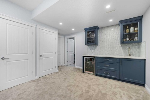 15 Sherwood Square Nw, Calgary, AB - Indoor Photo Showing Other Room