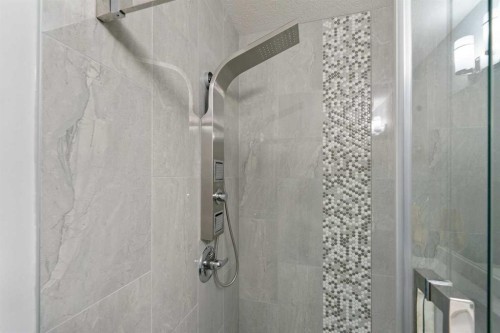 15 Sherwood Square Nw, Calgary, AB - Indoor Photo Showing Bathroom