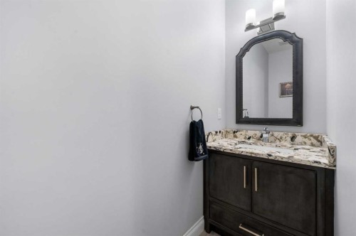 15 Sherwood Square Nw, Calgary, AB - Indoor Photo Showing Bathroom