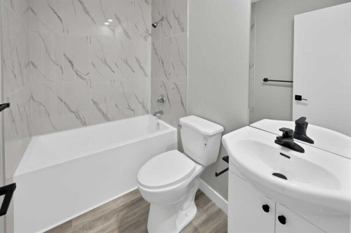 4351 38 Street Ne, Calgary, AB - Indoor Photo Showing Bathroom
