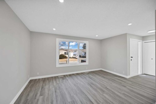 4351 38 Street Ne, Calgary, AB - Indoor Photo Showing Other Room