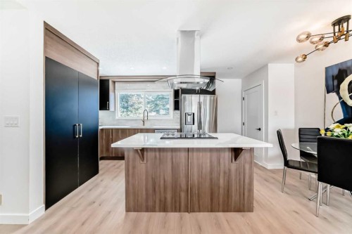 4936 45 Street Sw, Calgary, AB - Indoor Photo Showing Kitchen