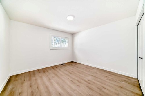 4936 45 Street Sw, Calgary, AB - Indoor Photo Showing Other Room