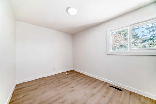 4936 45 Street Sw, Calgary, AB - Indoor Photo Showing Other Room