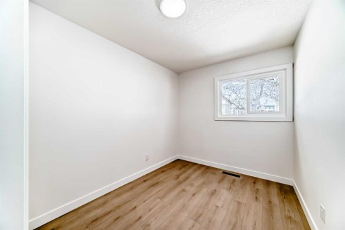4936 45 Street Sw, Calgary, AB - Indoor Photo Showing Other Room