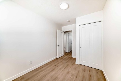 4936 45 Street Sw, Calgary, AB - Indoor Photo Showing Other Room