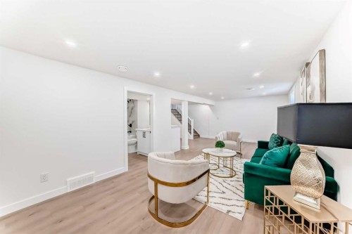 4936 45 Street Sw, Calgary, AB - Indoor