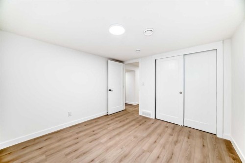 4936 45 Street Sw, Calgary, AB - Indoor Photo Showing Other Room