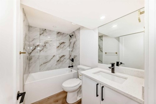 4936 45 Street Sw, Calgary, AB - Indoor Photo Showing Bathroom