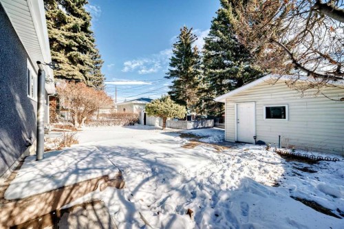4936 45 Street Sw, Calgary, AB - Outdoor