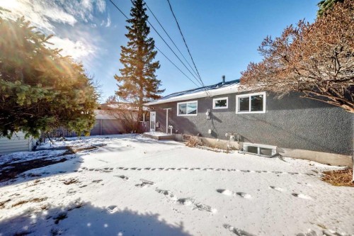 4936 45 Street Sw, Calgary, AB - Outdoor