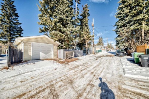 4936 45 Street Sw, Calgary, AB - Outdoor