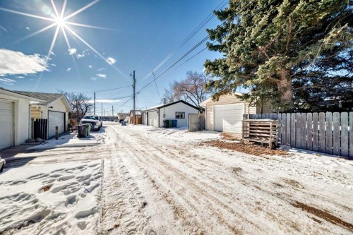 4936 45 Street Sw, Calgary, AB - Outdoor