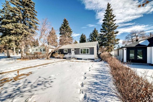 4936 45 Street Sw, Calgary, AB - Outdoor With Facade
