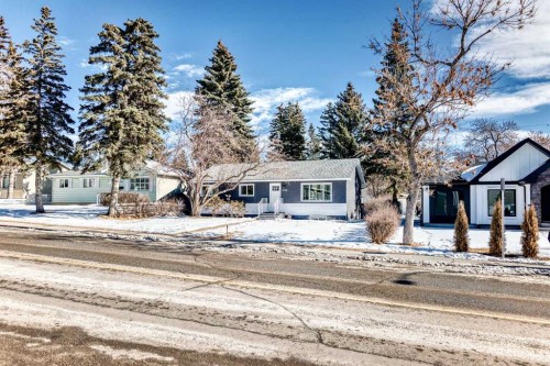 4936 45 Street Sw, Calgary, AB - Outdoor With Facade